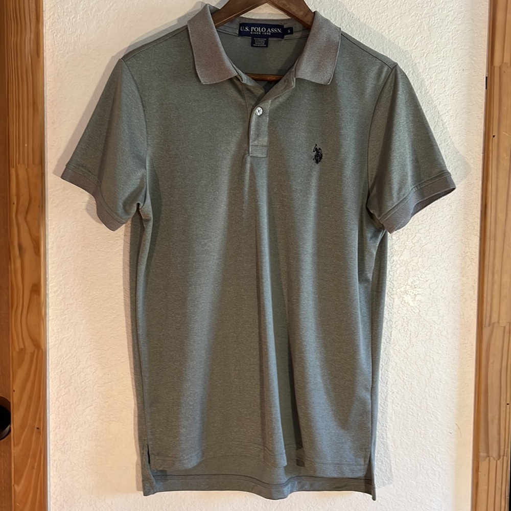 US Polo ASSN. boys small grey polo shirt.